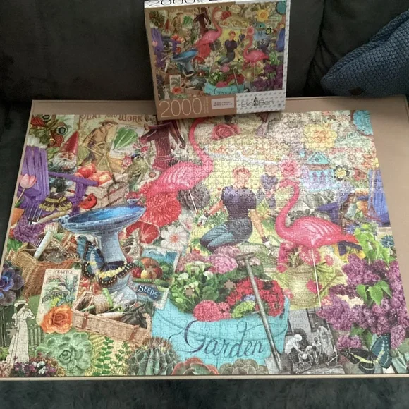 2000pc Puzzle- missing 1 pc - Picture 2 of 2